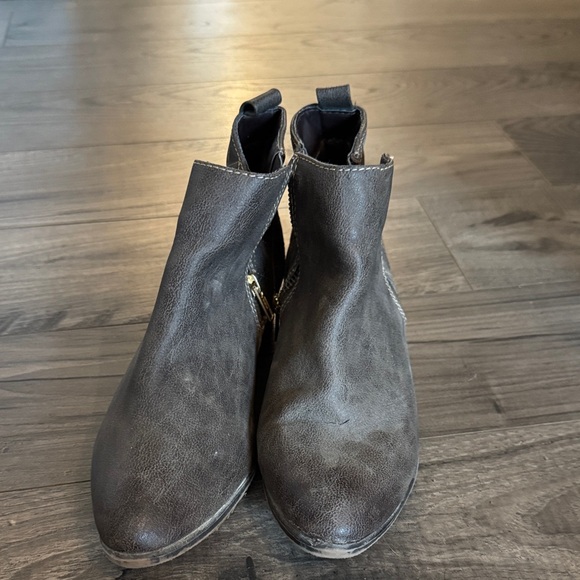 Stylish Women's Ankle Boots - Gray - Picture 2 of 6